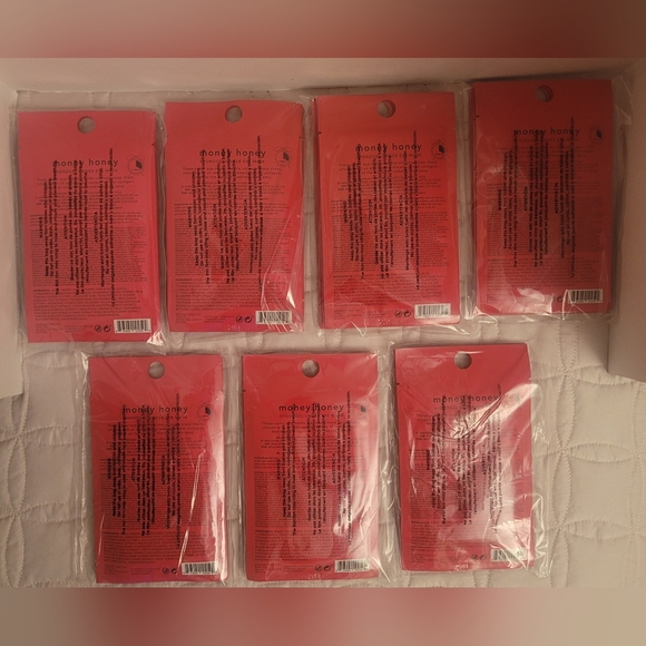 23 Single Use Holler & Glow Hydrogel Money Honey DePuffing Gold Under Eye Mask - Picture 7 of 7